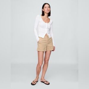 Gap 4" Downtown Khaki Shorts Tan size 0